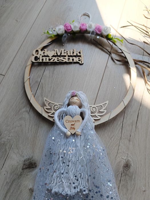 Aniołek z makramy wiszący komunia święta chrzest