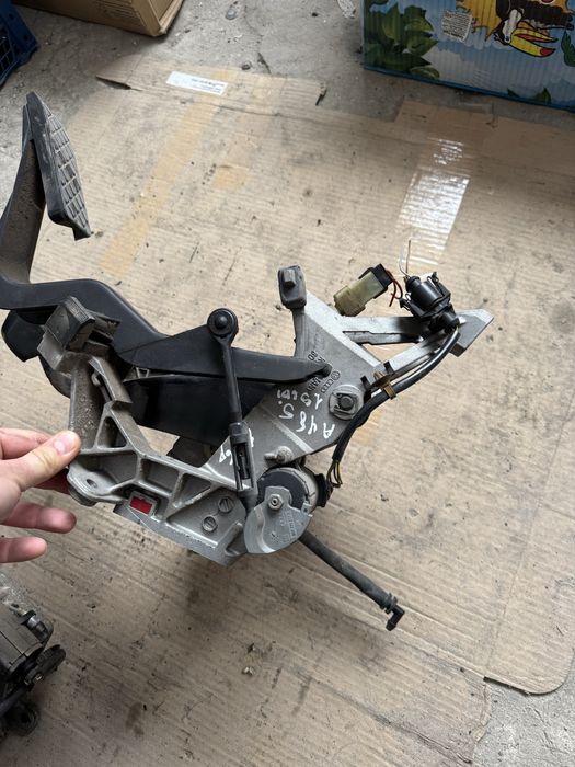 Педальний вузол,педалі на механіку. Педаль газу.Audi a4 b5, Passat b5