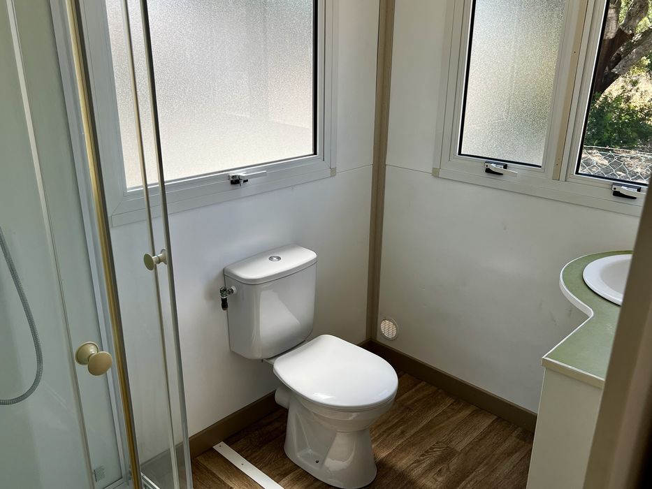 CHALET DESMONTÁVEL COM TERRAÇO COBERTO – PRONTO A INSTALAR