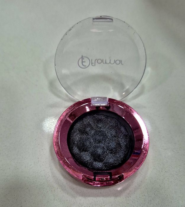 Conjunto de sobras de olhos praticamente novaa