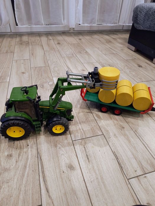 Zestaw Bruder traktor+chwytaki+przyczepy