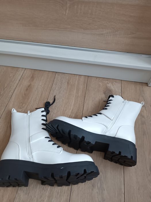 Białe botki na obcasie rozmiar 45