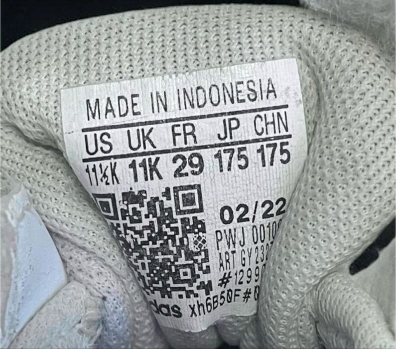 Оригінальні кросівки Adidas на дівчинку