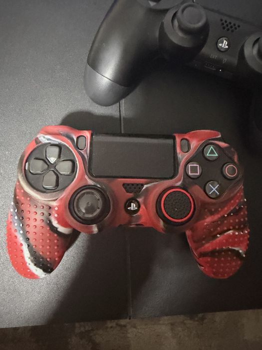 Ps4 com 13 jogos + 2 comandos e com cabos