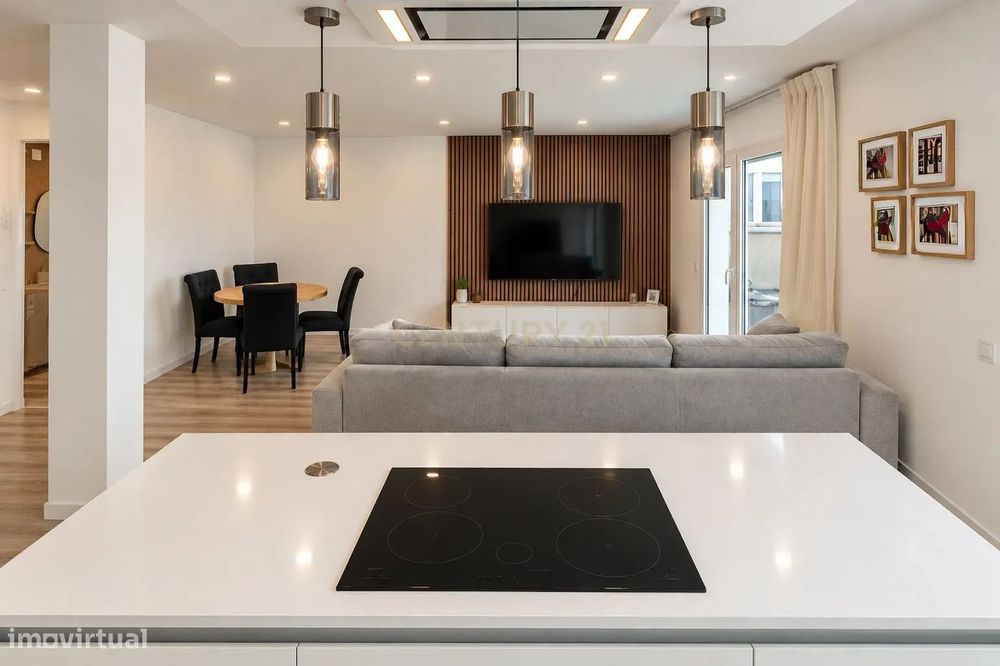 Moradia T3+1 Totalmente Remodelada e com Piscina | Alto do Moinho | Co