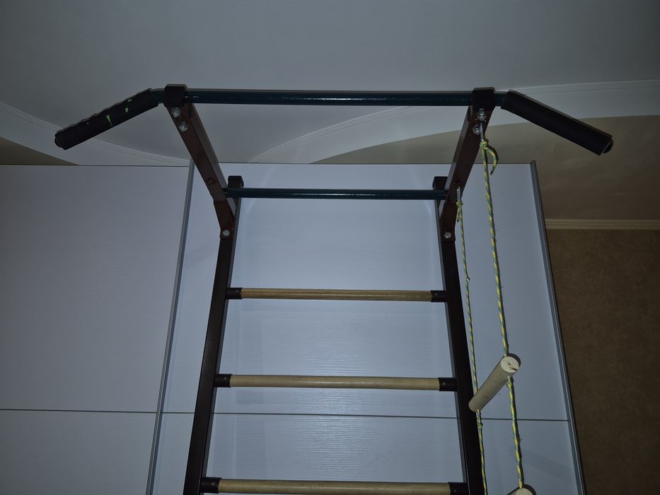 Шведская стенка - лестница, турник