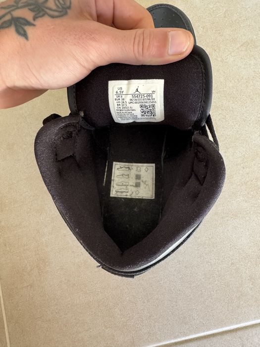 nike air jordan mid 1