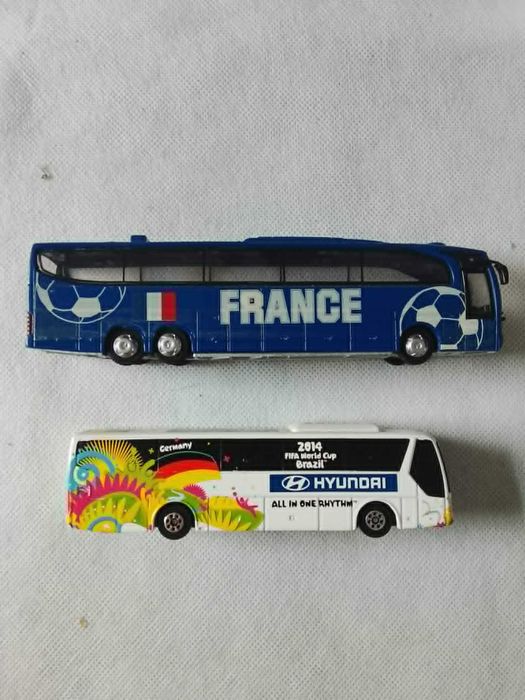 Autocarros das Seleções de Futebol da França e Alemanha.