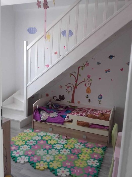 Schody samonośne z drewna klejonego świerk/sosna na wymiar