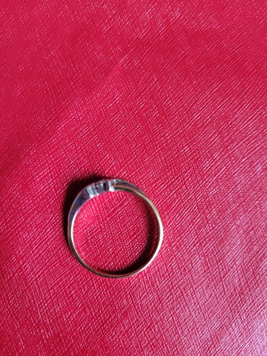 NOWY Złoty pierścionek zaręczynowy z brylantem 0.05