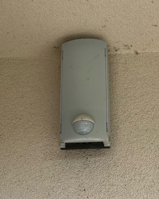 Kinkiet z czujnikiem ruchu i zmierzchowymm