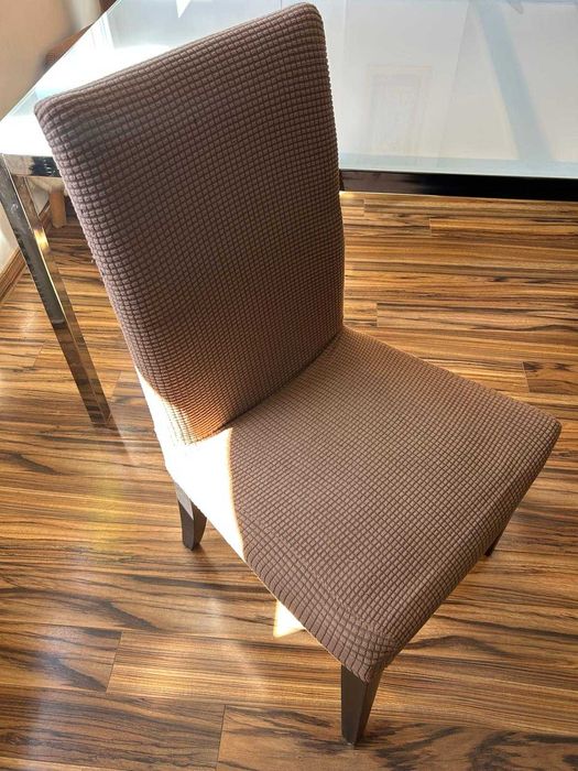 Mesa com tampo de vidro com 6 cadeiras