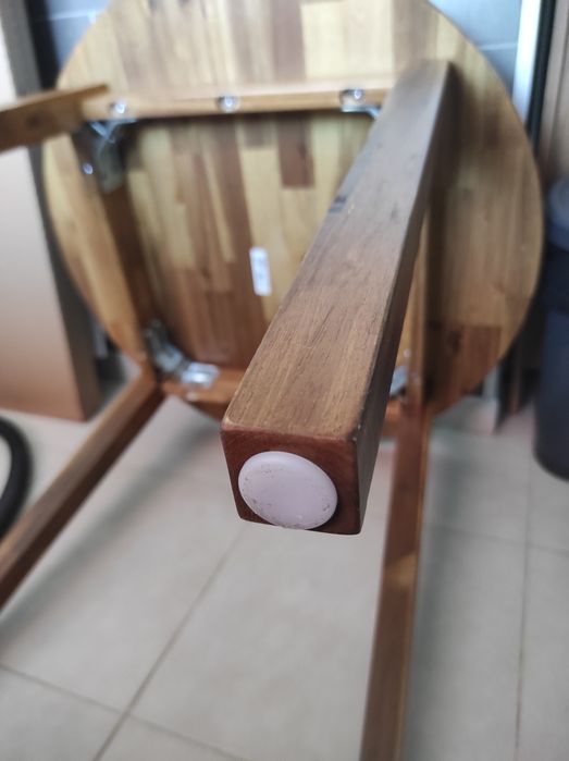Mesa redonda Nackanas IKEA madeira acácia