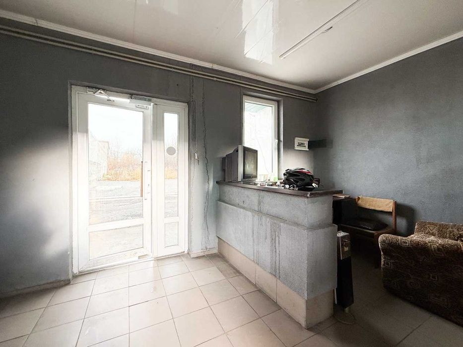 Продам виробничо-складське приміщення в м.Калуш з укриттям 983м2