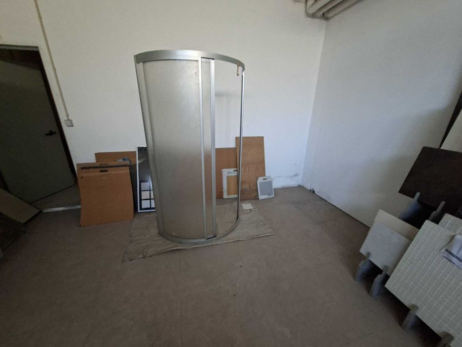 Material Sanitas, bidés e lavatórios, bases duche, banheira hidromassagem vários, material novo nunca usado