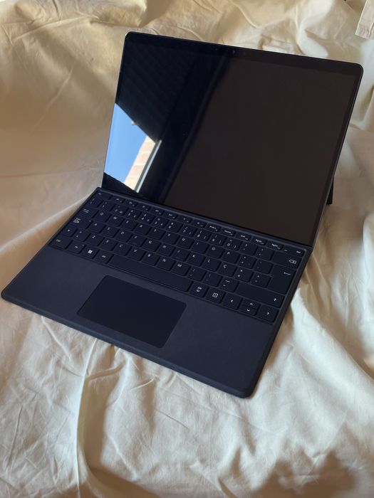 Microsoft Surface Pro 9 + teclado + caneta