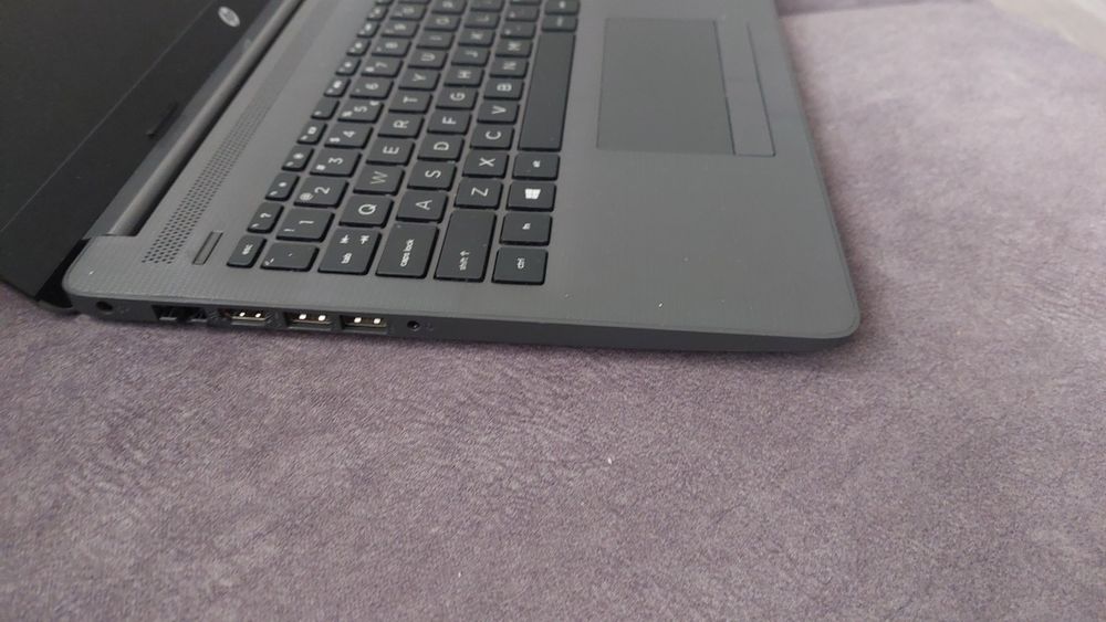 Laptop hp 255 g7