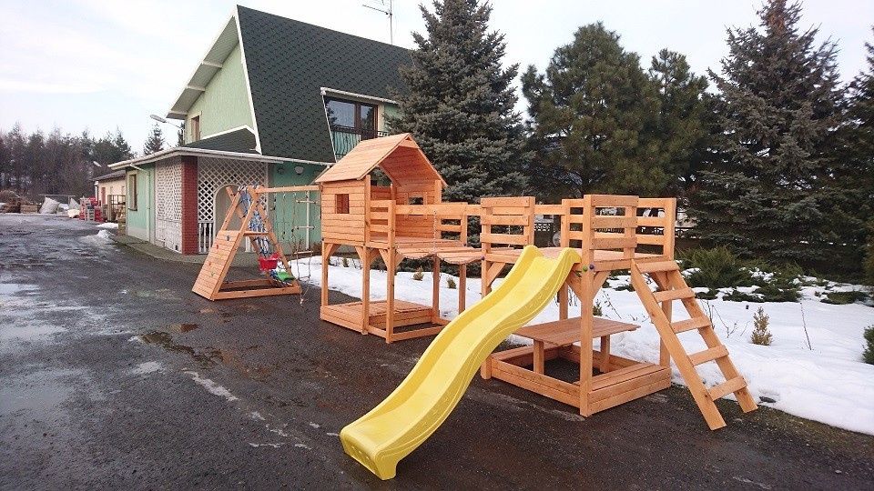 plac zabaw mostek stolik domek scianka wspinaczkowa