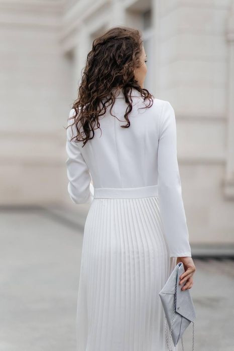 Сукня стильна в молочному кольорі