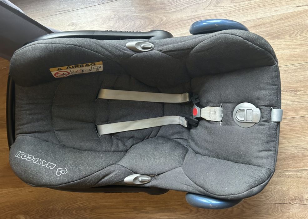 Sprzedam wozek 2 w 1 + fotelik maxi cosie z adapterami