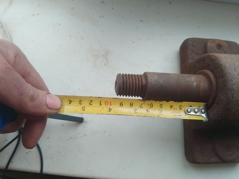 Продам винт опора