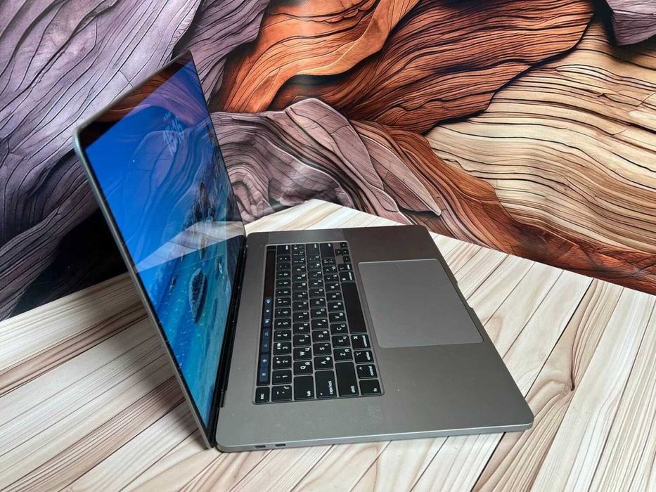 Ультрабук Apple MacBook Pro 16 2019 A2141 з екраном 16"