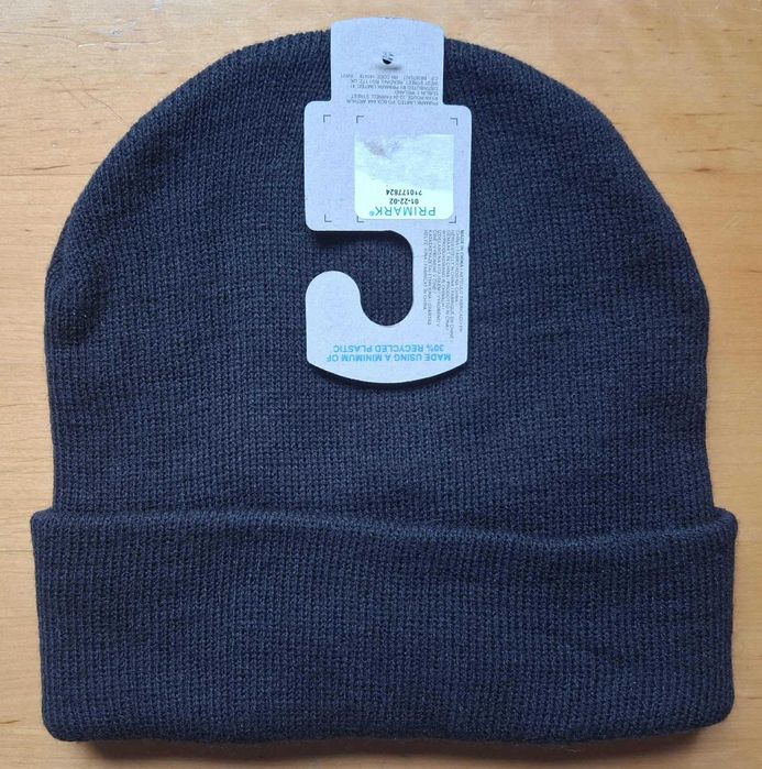 Czapka czarna typu beanie z literą "B"