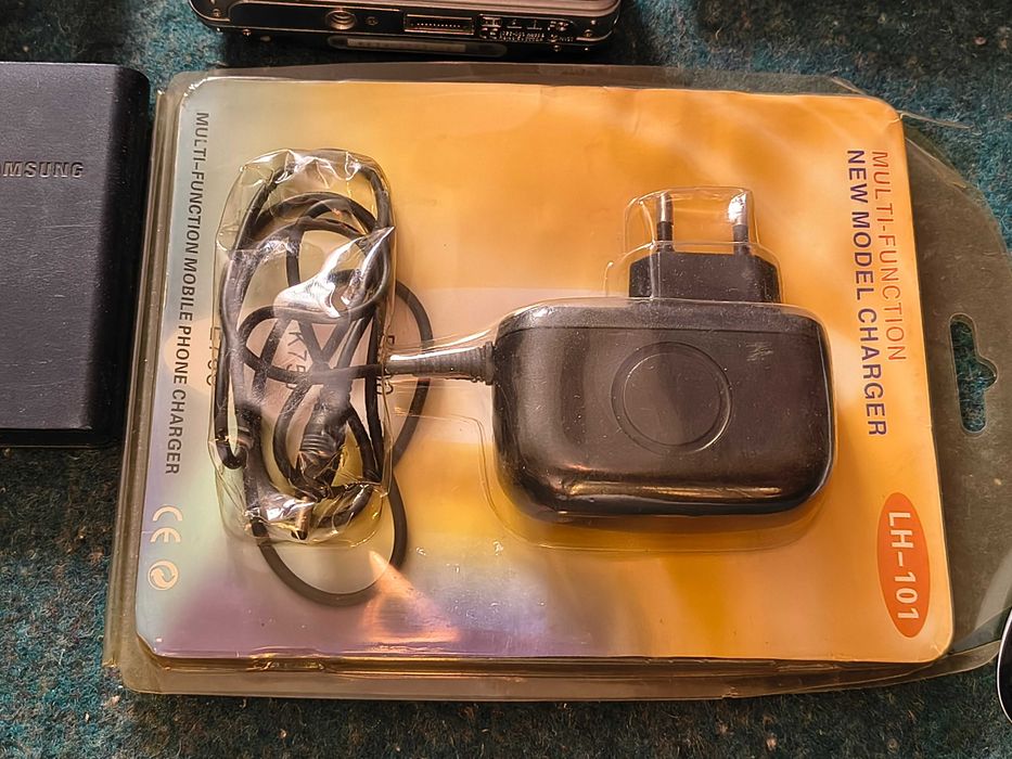 Лот різних гаджетів