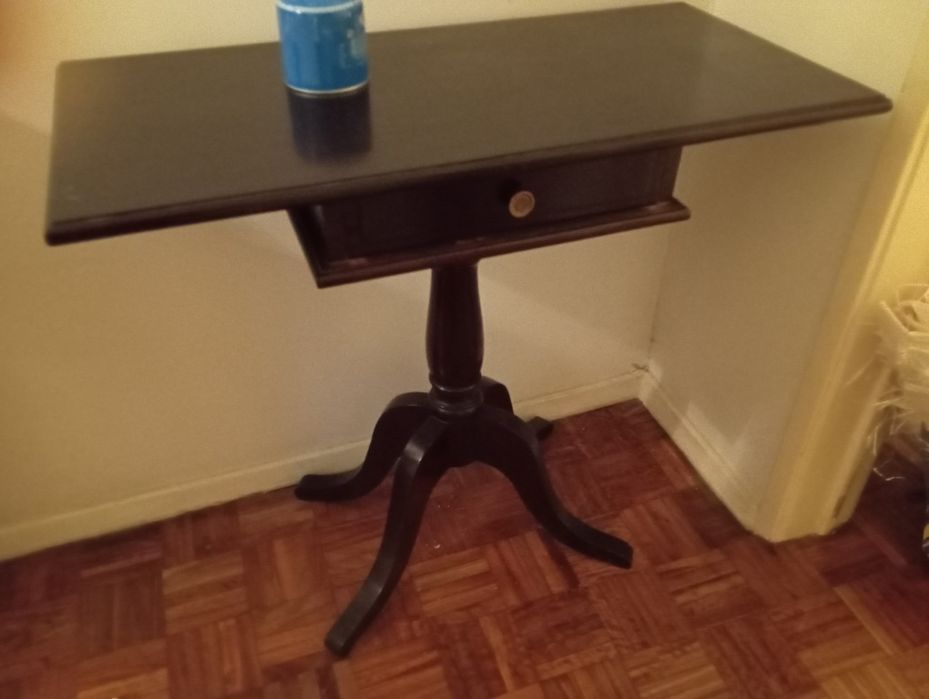 Mesa vintage com gaveta