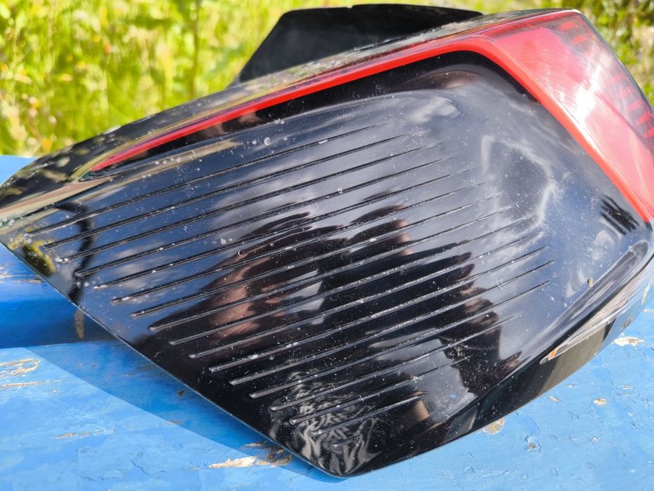 Lampa tylna lewa (w błotnik) Peugeot 3008