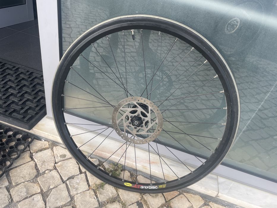 Rodas  de 26 polegadas com travão de disco. Dois rodas por 70 euros . Aproveita a oportunidade agora !