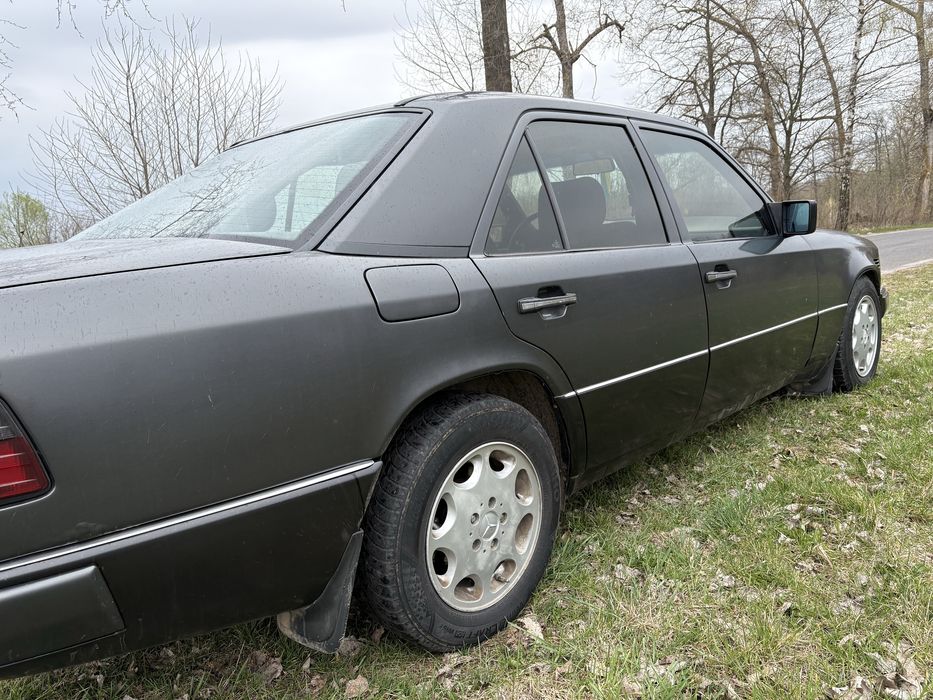 Mercedes-Benz E-Class 1990