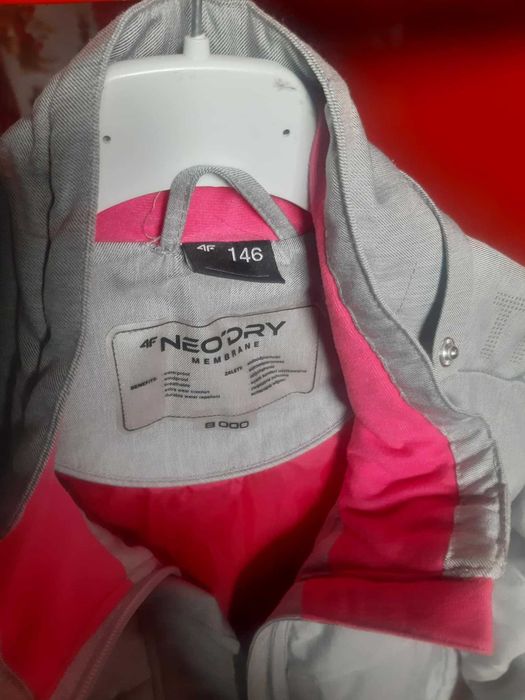 Kurtka 4F dziewczęca przejściowa firmy 4f kolor szary. rozmiar 146