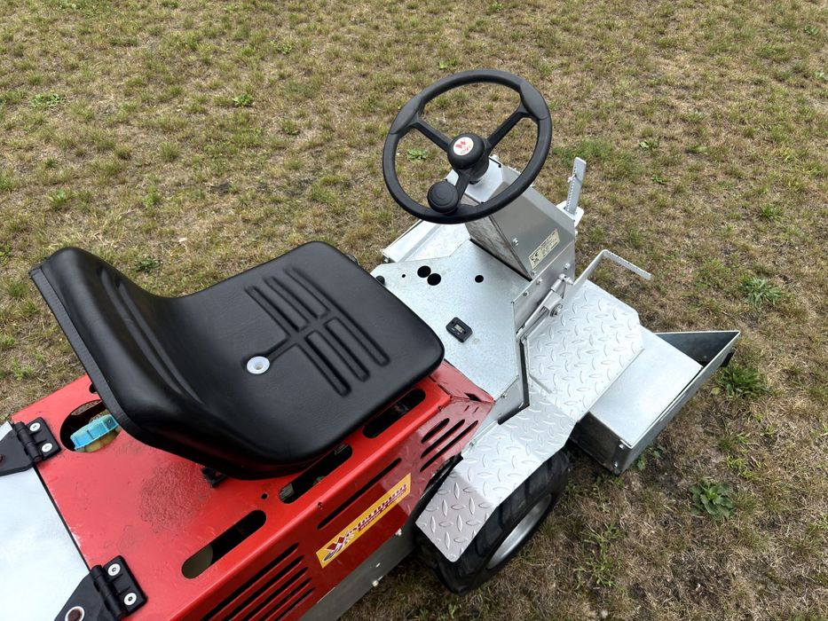 Westermann Cleanmeleon 2 - Pojazd samojezdny z zgarniaczem 900 mm