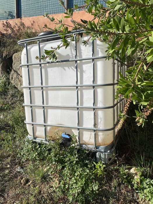 Depósito de água 1000L