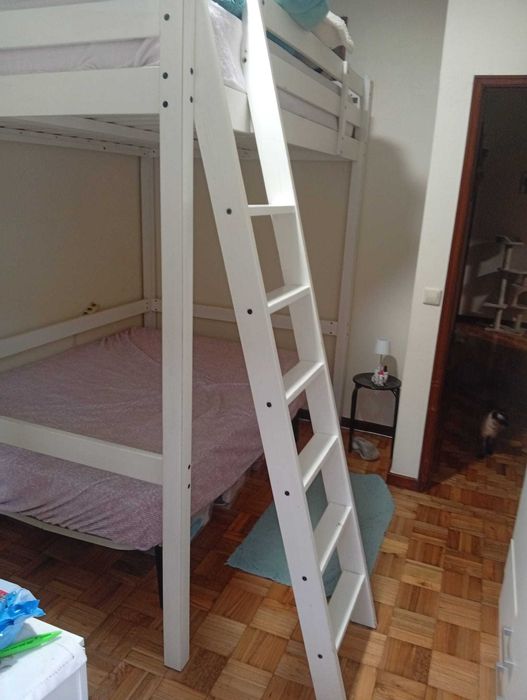 Beliche branco de casal superior