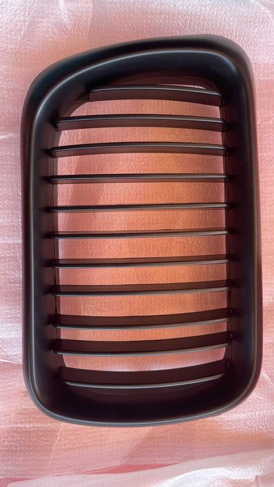 Grelhas frontais pretas e36 fase 2 (96-99)