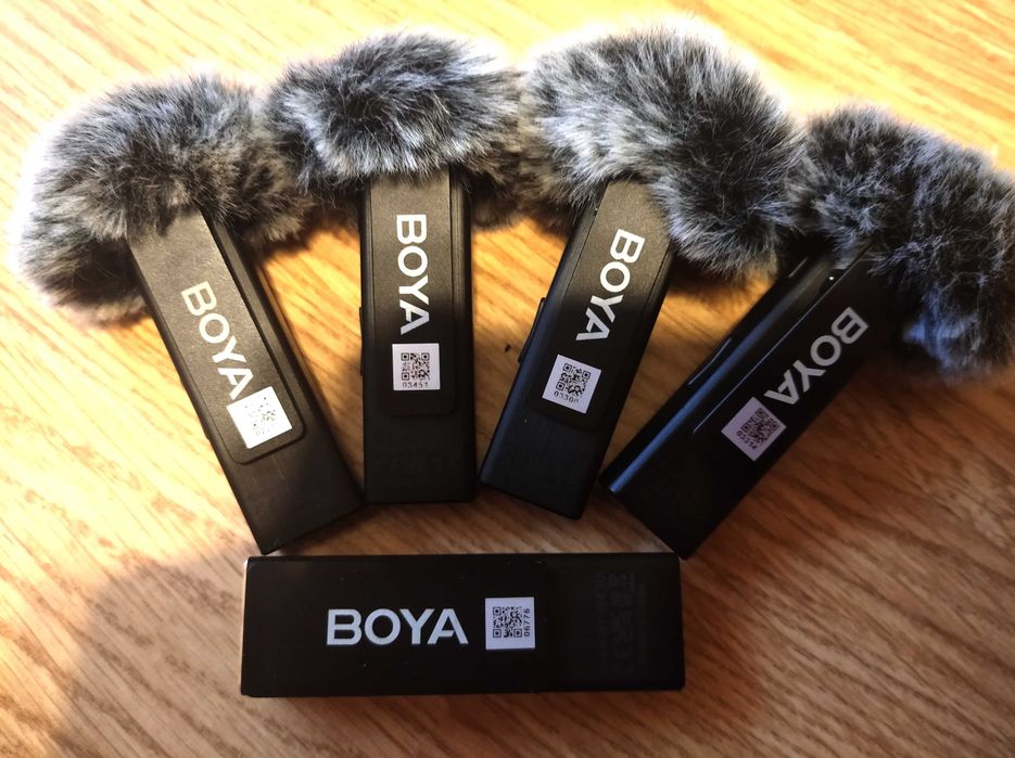 Петличний мікрофон Boya BY-W4 система на 4 мікрофони + база