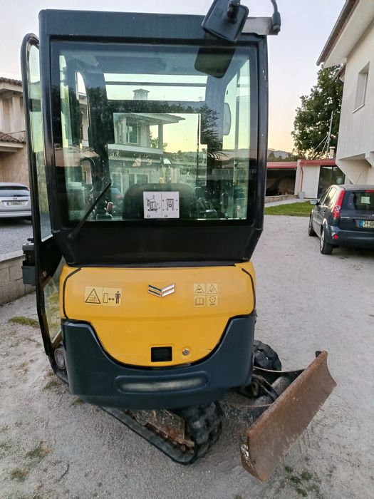 Máquina escavadora yanmar