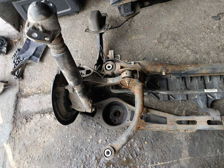 tylna belka tylne zawieszenie tył VW Passat B7 KOMPLETNE