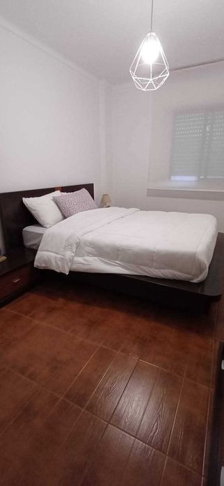 mobília de quarto de casal em ótimo estado (colchão não incluído)