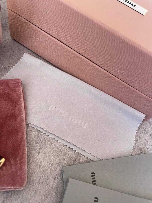 Óculos de Sol Miu Miu Rosa