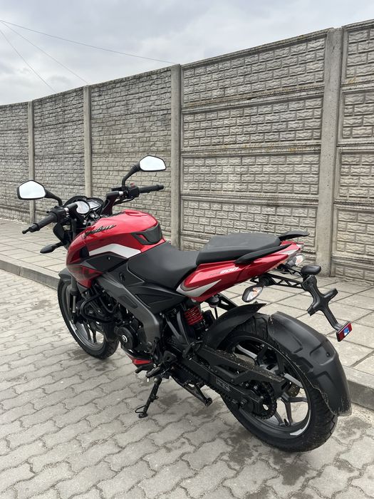 Bajaj Pulsar NS200 2024 новий