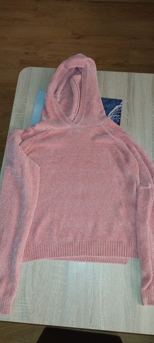 Nowy sweter dziewczęcy krótki rozm. 155-161