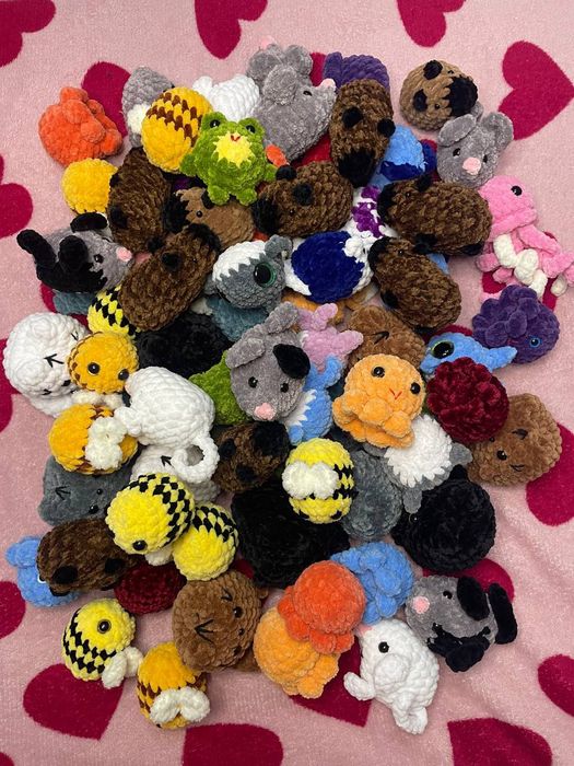 Брелочки ручної роботи, жабки, мишки, капібари, бджілки, котики, акули