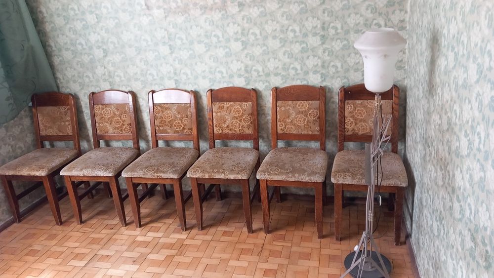 Sprzedam 7 solidnych krzeseł drewnianych jak na zdjęciu