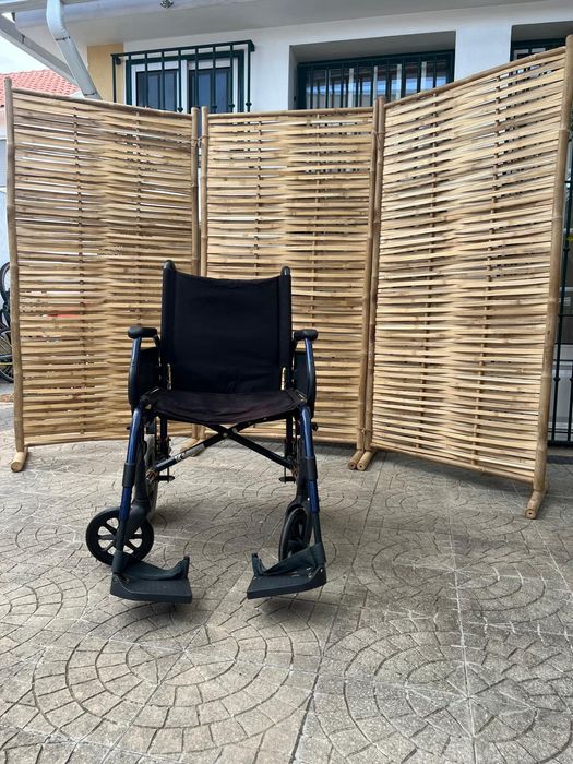 Cadeira de Rodas Breezy 250 Dobrável