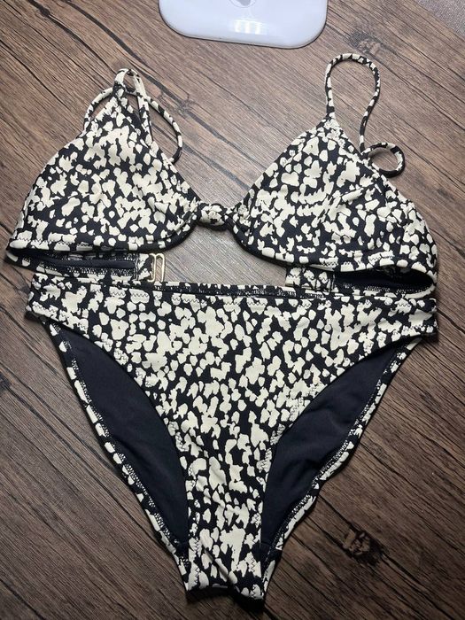 Купальник  суцільний,роздільний HM