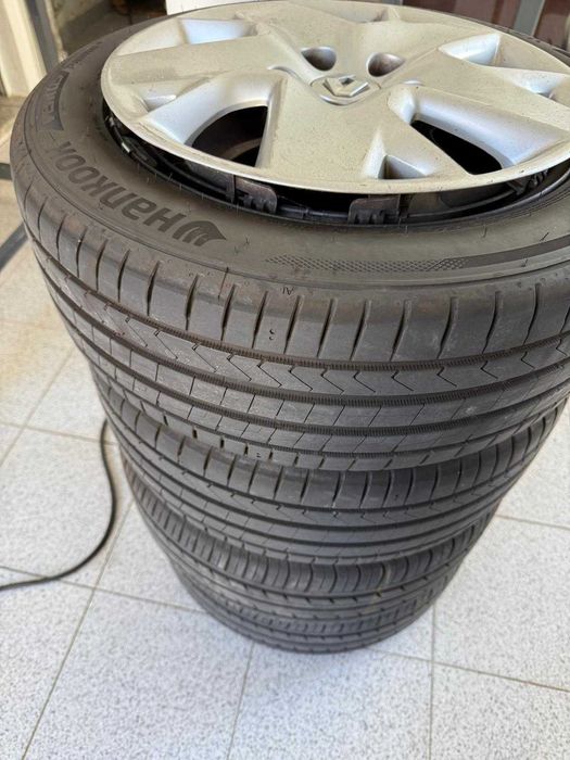 Vendo 4 jantes de ferro 16" + 4 pneus 205/55 R16 Renault