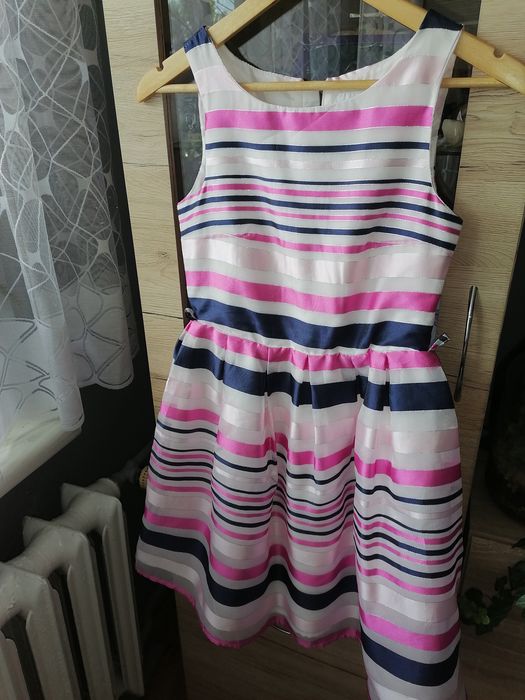 Śliczna sukienka Cool Club 152